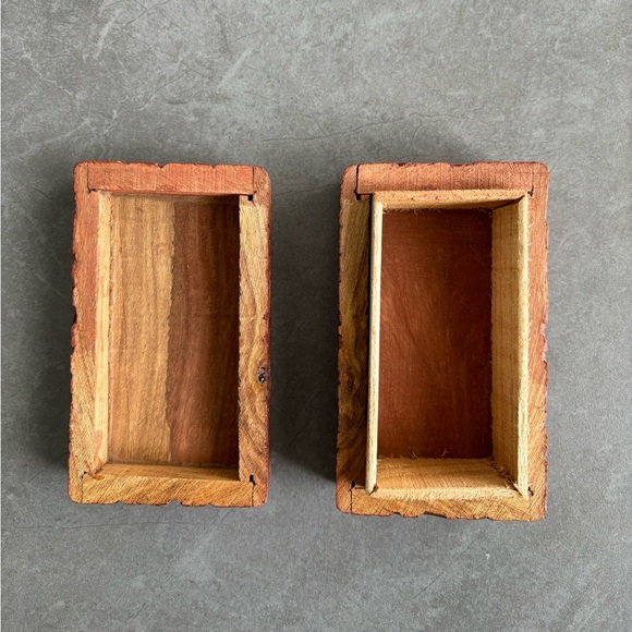 Hand carved Rosewood box, keepsake, treasure box adorned with 3 Elephants - Picture 4 of 12